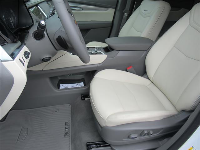 new 2025 Cadillac XT5 car, priced at $61,585