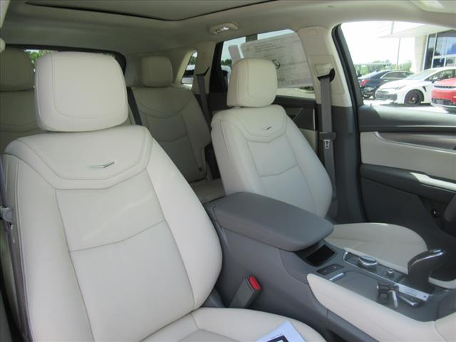 new 2025 Cadillac XT5 car, priced at $62,600