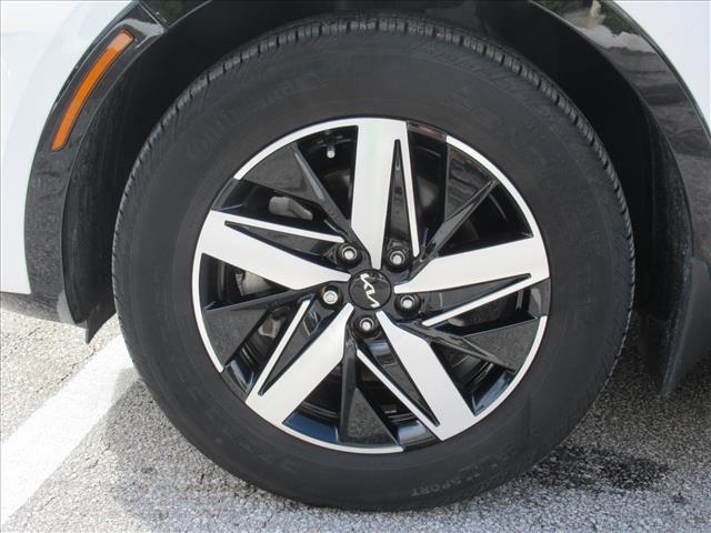 used 2023 Kia Sorento car, priced at $28,842