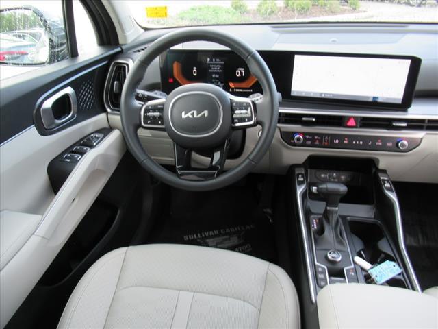 used 2025 Kia Sorento car, priced at $31,500