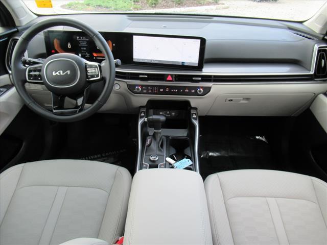 used 2025 Kia Sorento car, priced at $31,500