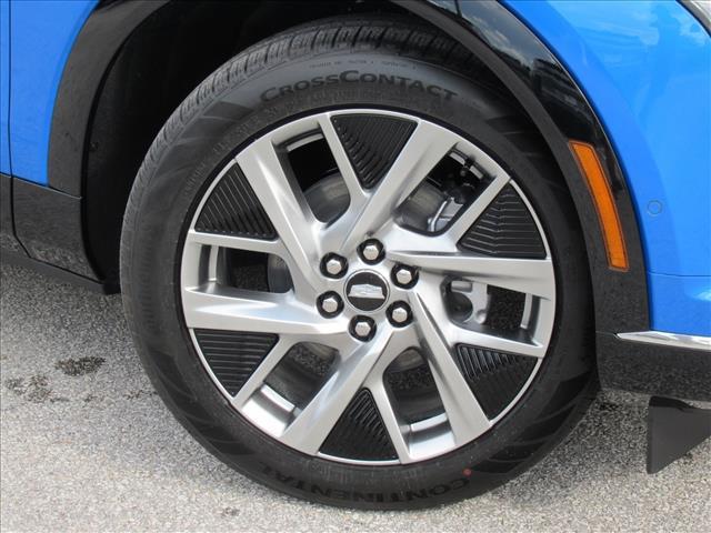 new 2025 Cadillac OPTIQ car, priced at $55,615