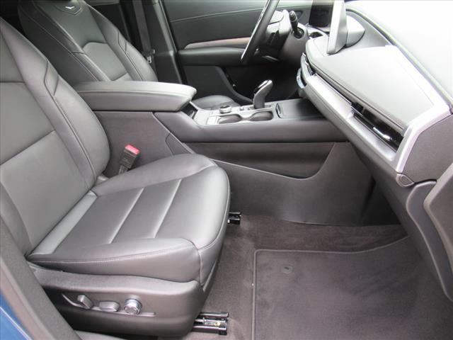 used 2025 Cadillac XT4 car, priced at $38,200