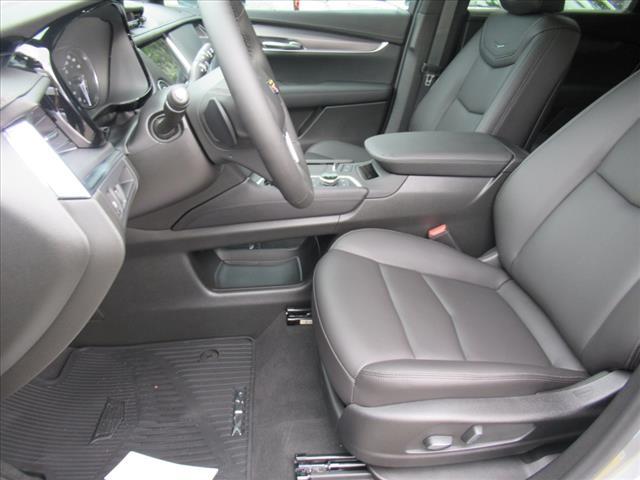 new 2025 Cadillac XT5 car, priced at $48,285