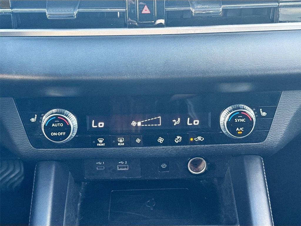 used 2024 Mitsubishi Outlander car, priced at $21,995