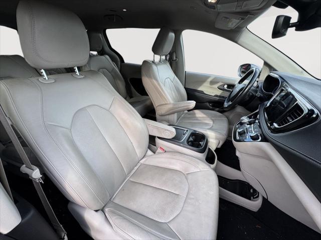used 2021 Chrysler Pacifica Hybrid car, priced at $19,995