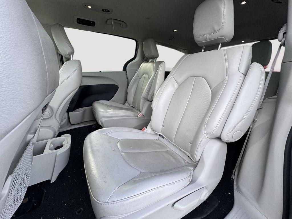 used 2021 Chrysler Pacifica Hybrid car, priced at $20,096