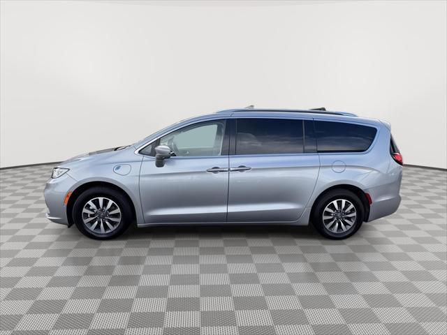 used 2021 Chrysler Pacifica Hybrid car, priced at $19,995