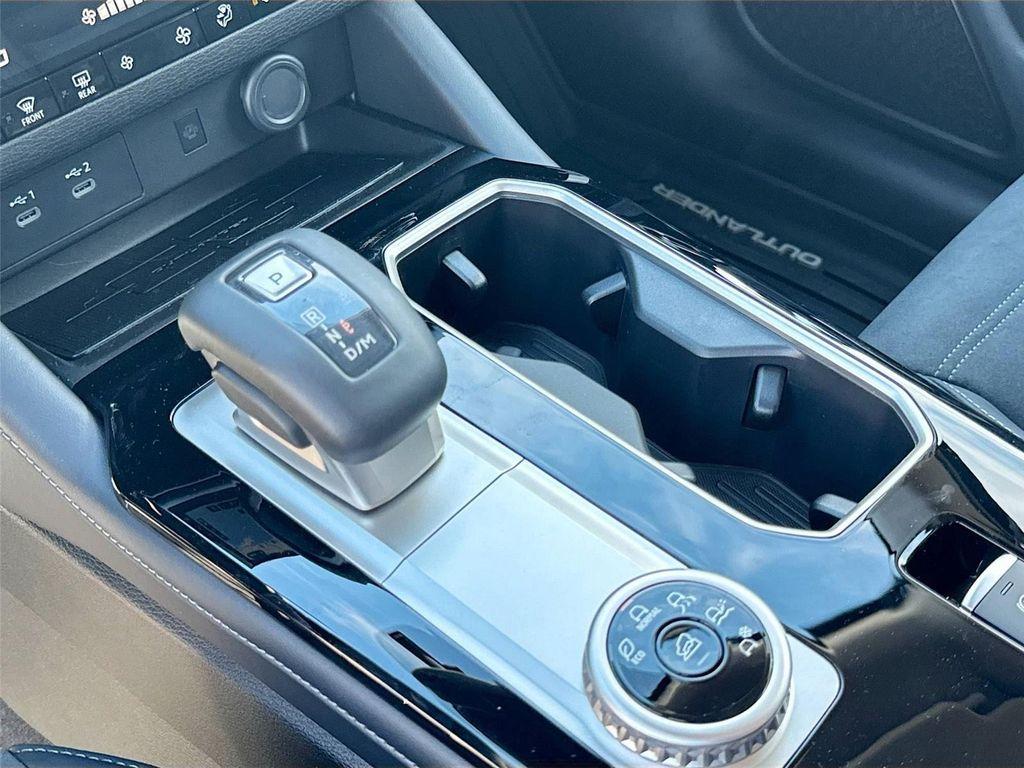 new 2025 Mitsubishi Outlander car, priced at $34,055