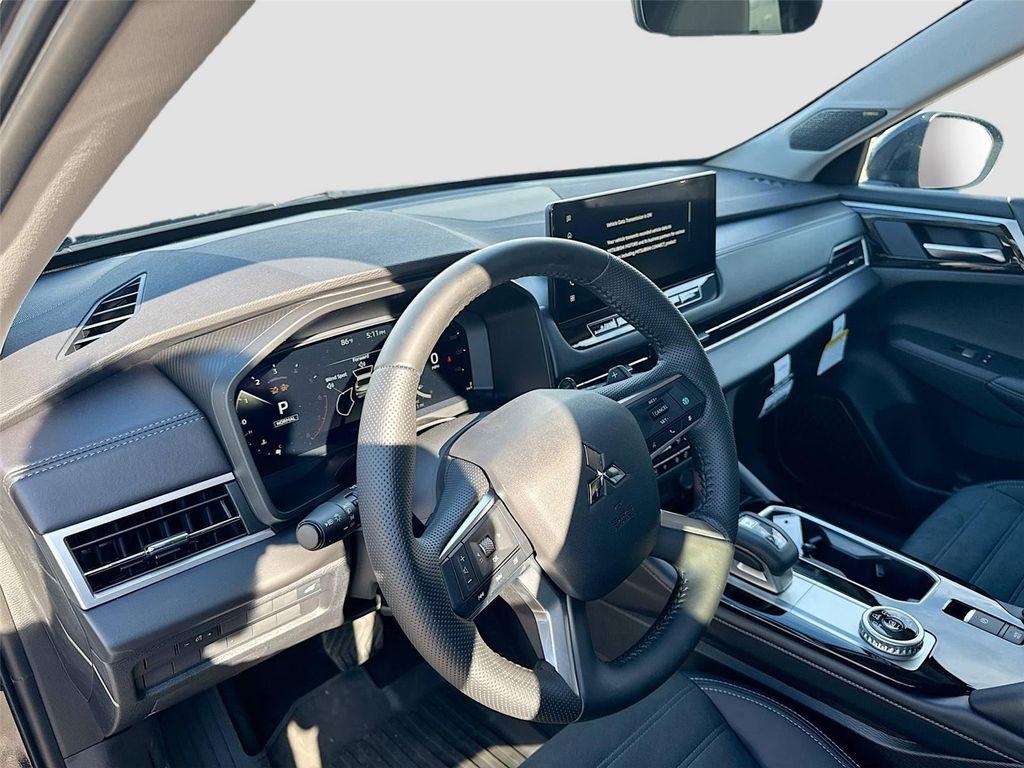 new 2025 Mitsubishi Outlander car, priced at $34,055