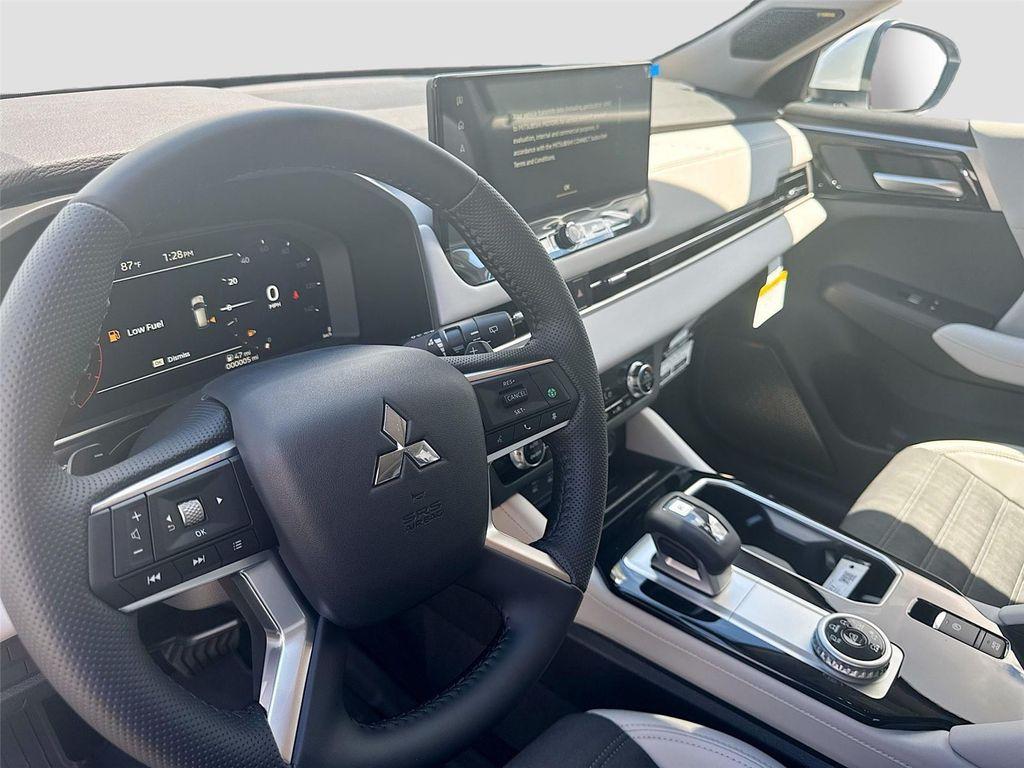 new 2025 Mitsubishi Outlander car, priced at $41,840