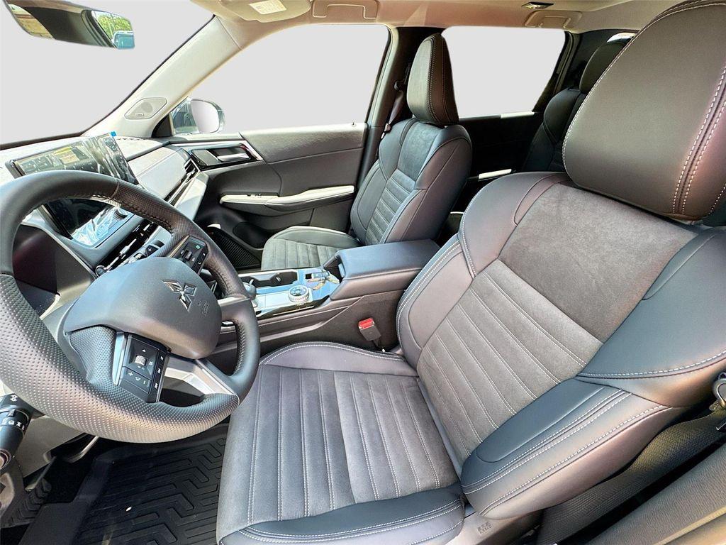 new 2025 Mitsubishi Outlander car, priced at $38,810