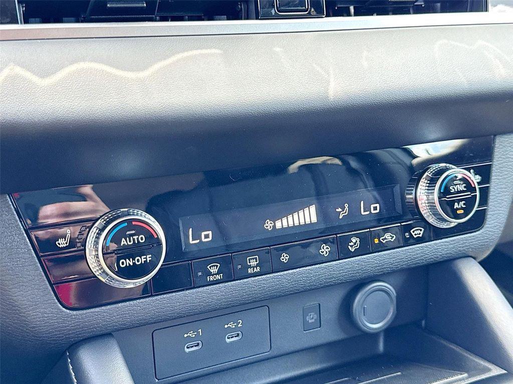 new 2025 Mitsubishi Outlander car, priced at $38,810