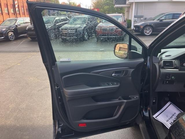 used 2022 Honda Pilot car, priced at $27,946