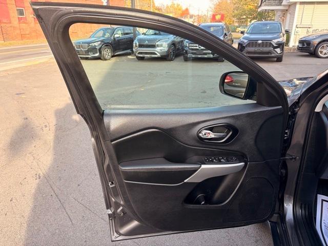 used 2022 Jeep Cherokee car, priced at $19,524