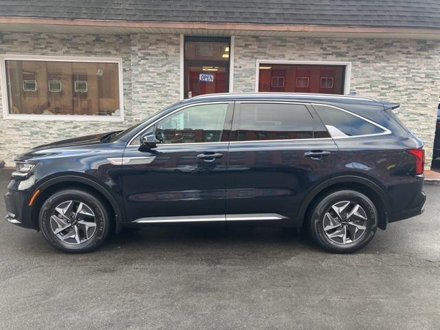 used 2022 Kia Sorento Hybrid car, priced at $26,109