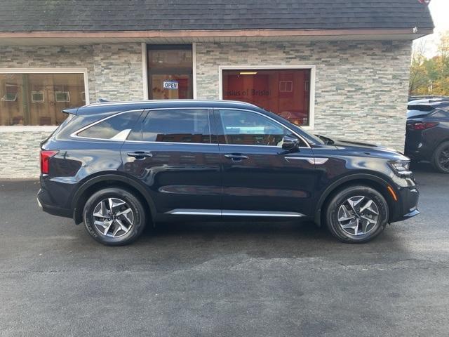 used 2022 Kia Sorento Hybrid car, priced at $26,109