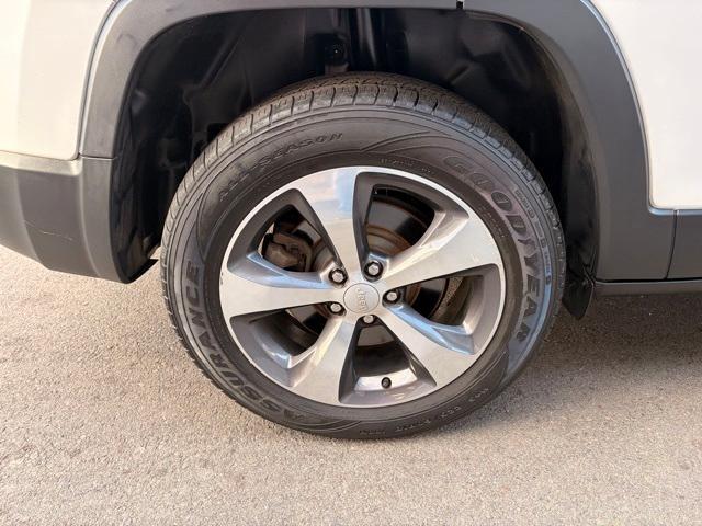 used 2019 Jeep Cherokee car, priced at $13,362