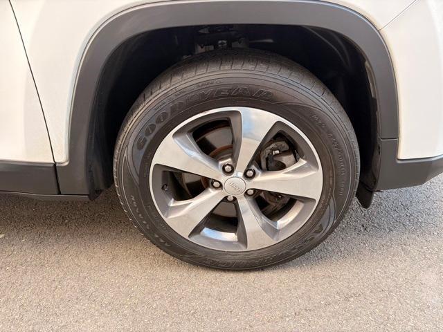 used 2019 Jeep Cherokee car, priced at $13,362