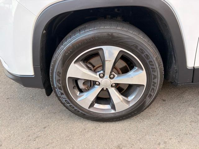 used 2019 Jeep Cherokee car, priced at $13,362