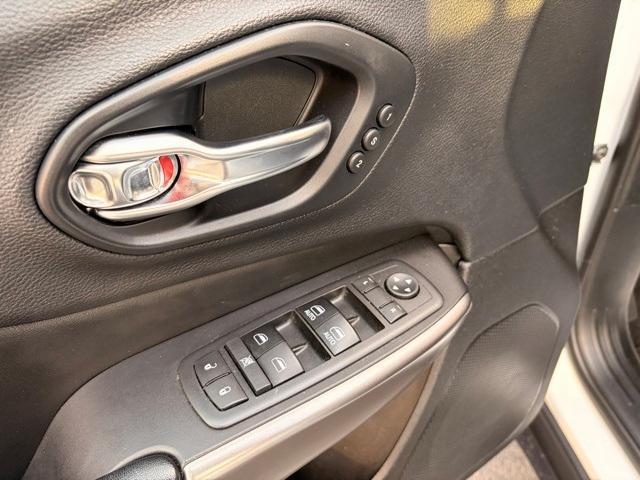 used 2019 Jeep Cherokee car, priced at $13,362