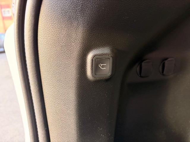 used 2019 Jeep Cherokee car, priced at $13,362