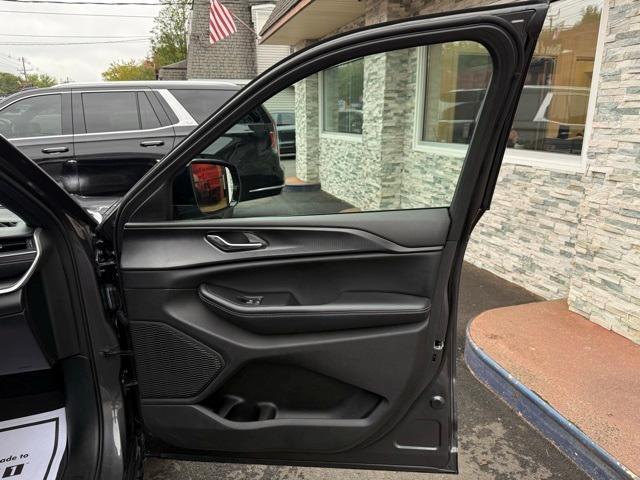 used 2024 Jeep Grand Cherokee L car, priced at $29,522