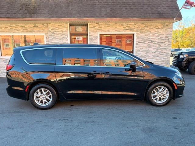 used 2024 Chrysler Pacifica car, priced at $27,699
