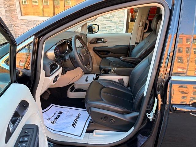 used 2024 Chrysler Pacifica car, priced at $27,699