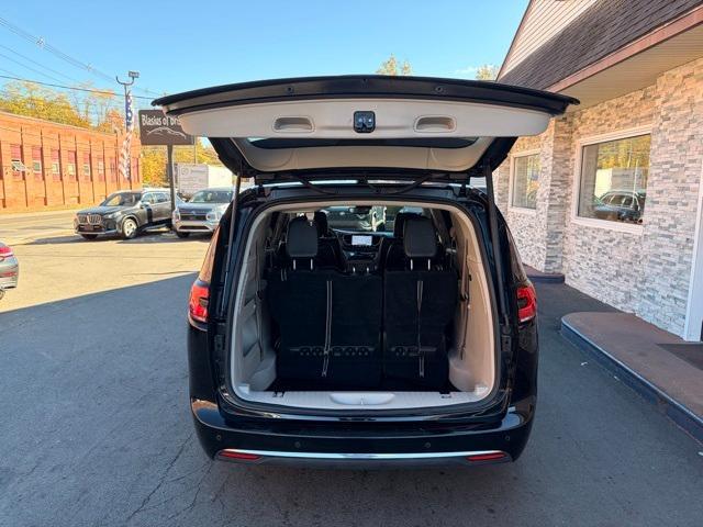 used 2024 Chrysler Pacifica car, priced at $27,699