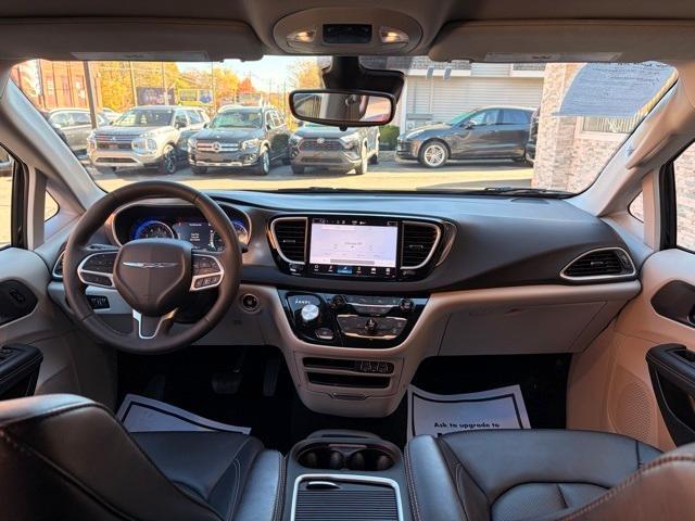 used 2024 Chrysler Pacifica car, priced at $27,699