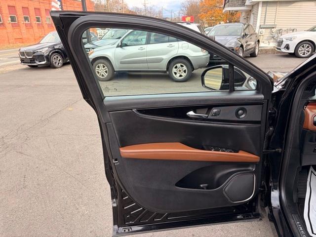 used 2021 Lincoln Nautilus car, priced at $31,279