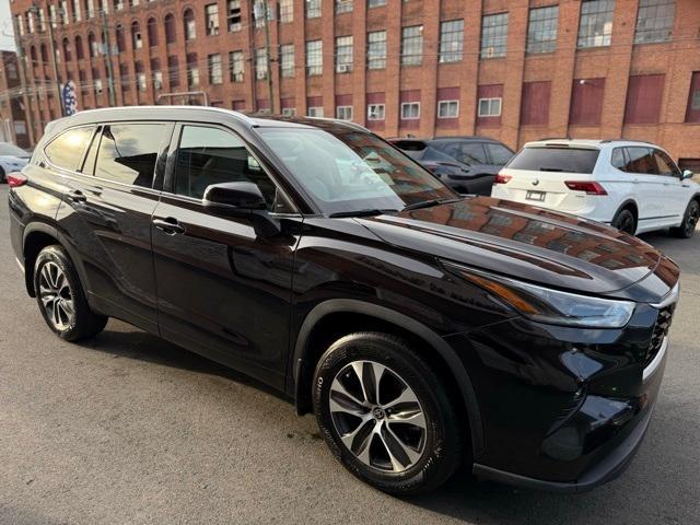 used 2021 Toyota Highlander car, priced at $30,898