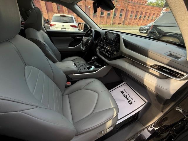 used 2021 Toyota Highlander car, priced at $30,898