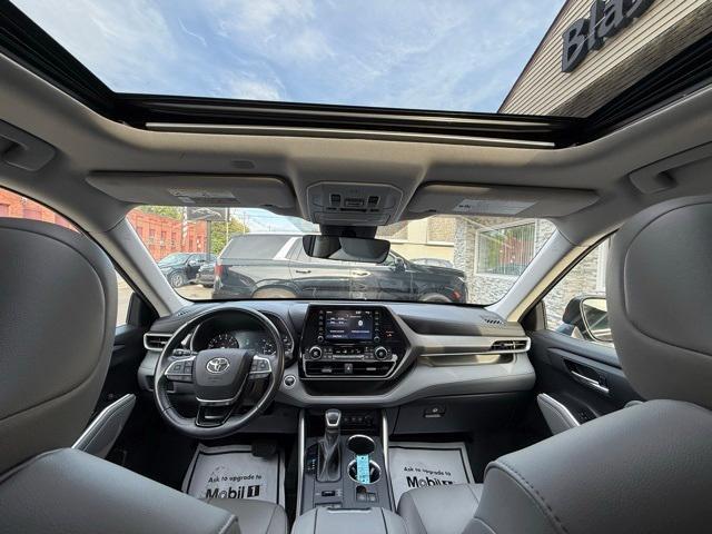 used 2021 Toyota Highlander car, priced at $30,898