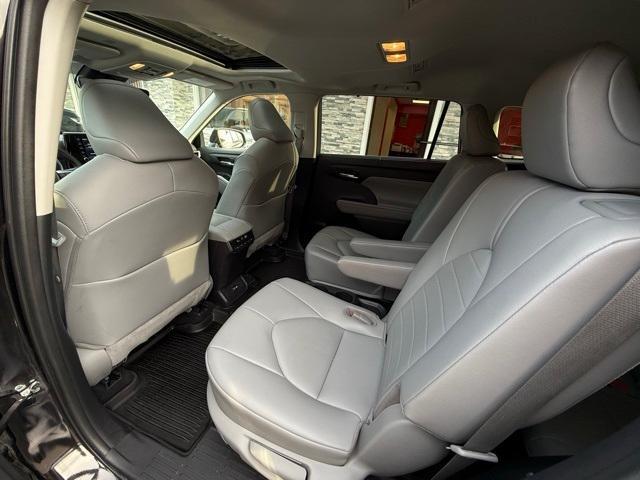 used 2021 Toyota Highlander car, priced at $30,898