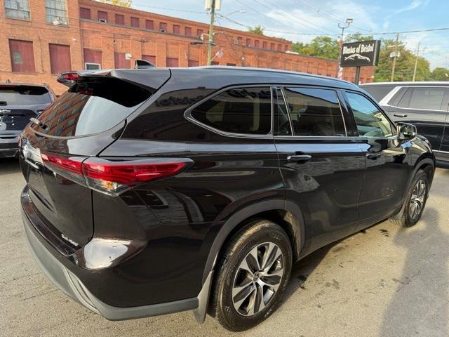 used 2021 Toyota Highlander car, priced at $30,898