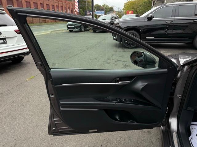used 2019 Toyota Camry Hybrid car, priced at $25,376