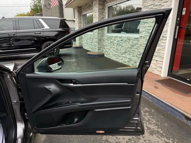 used 2019 Toyota Camry Hybrid car, priced at $25,376