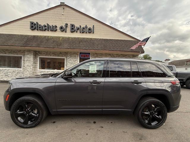 used 2022 Jeep Grand Cherokee car, priced at $30,594