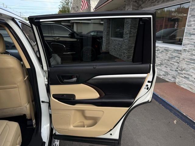used 2019 Toyota Highlander car, priced at $22,934