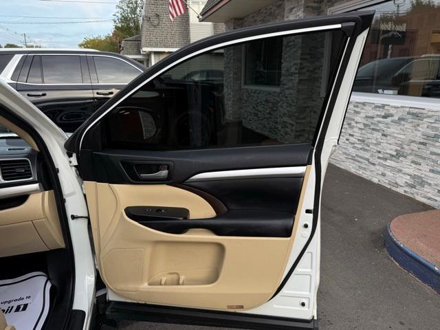 used 2019 Toyota Highlander car, priced at $22,934