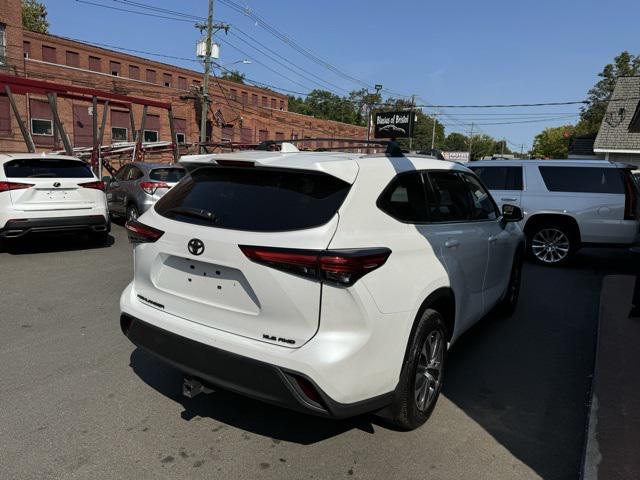 used 2022 Toyota Highlander car, priced at $34,719