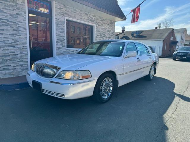 used 2008 Lincoln Town Car car, priced at $6,999
