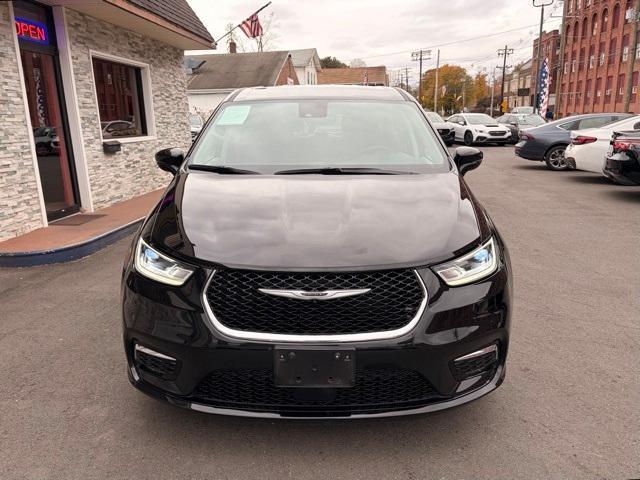 used 2024 Chrysler Pacifica car, priced at $27,905