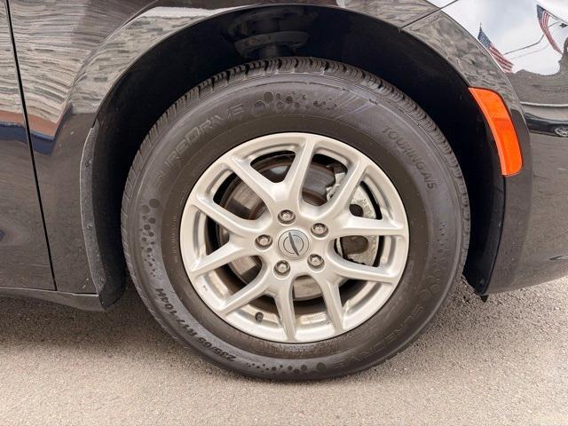 used 2024 Chrysler Pacifica car, priced at $27,905