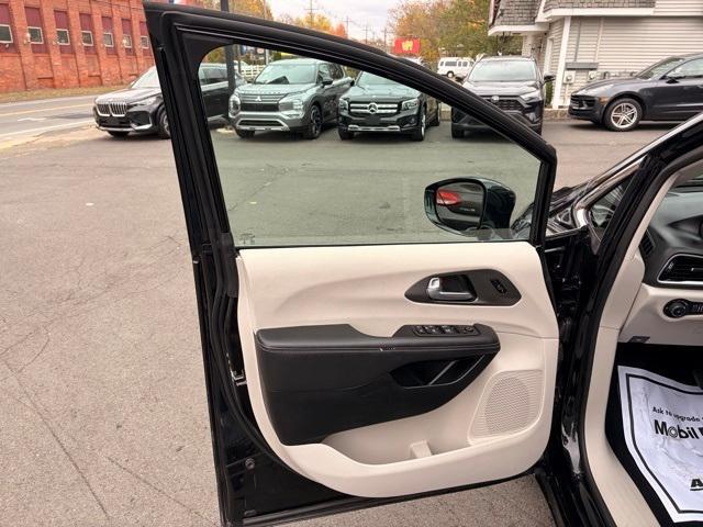 used 2024 Chrysler Pacifica car, priced at $27,905