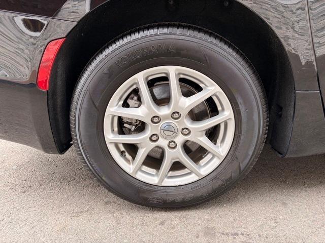 used 2024 Chrysler Pacifica car, priced at $27,905