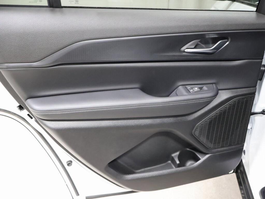 new 2025 Jeep Grand Cherokee L car, priced at $37,804