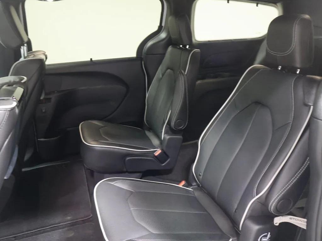 new 2025 Chrysler Pacifica car, priced at $51,304